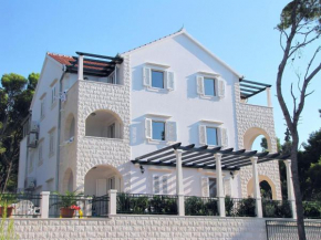 Отель Apartments Villa La Riva - Seafront accommodation  Сутиван